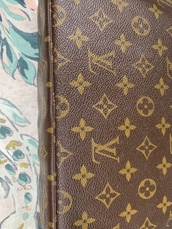 Louis Vuitton Handbags - Authentic Louis Vuitton Monogram Trousse Toilette 28